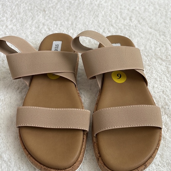 NWOT Women’s Steve Madden Cork stretch Size 9. Never been worn - Picture 2 of 5